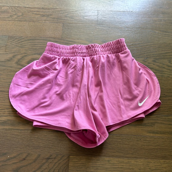 NWT Nike Girls Shorts size 6 - Picture 1 of 3